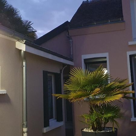 Maison cosy toute manifestation Le Mans Extérieur photo